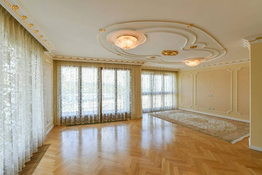 Нерухомість та будівництво